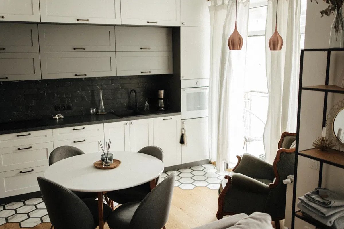 28 Жемчужина KADORR ⚡ студия 45 м², 2/5 этаж, авторский ремонт, генератор, паркинг, море 5 минут — фото 14