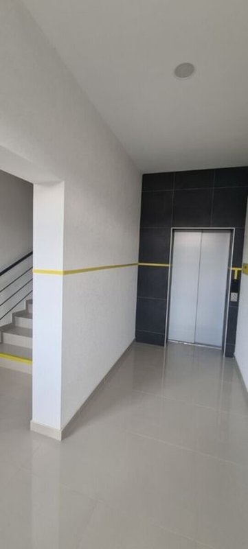 Слободка, ЖК Акварель-7: готовая 1к квартира 37.2 м² в сданном малоэтажном доме. Улица Слободская: лот 37.2 м² с застекленной лоджией и видом на частный сектор. — фото 6