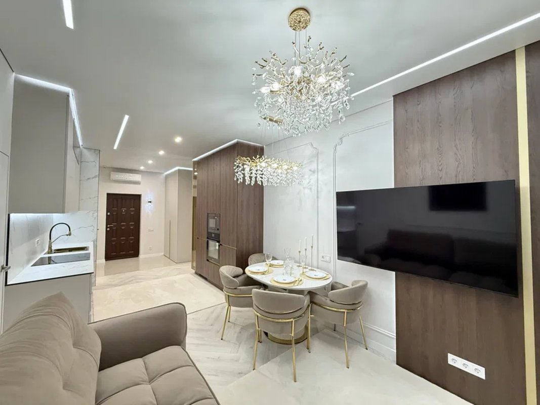 улица Краснова KADORR City, 63 Жемчужина: эксклюзивная 2к квартира 70 м² с видом на ипподром и дизайнерским ремонтом. — фото 2