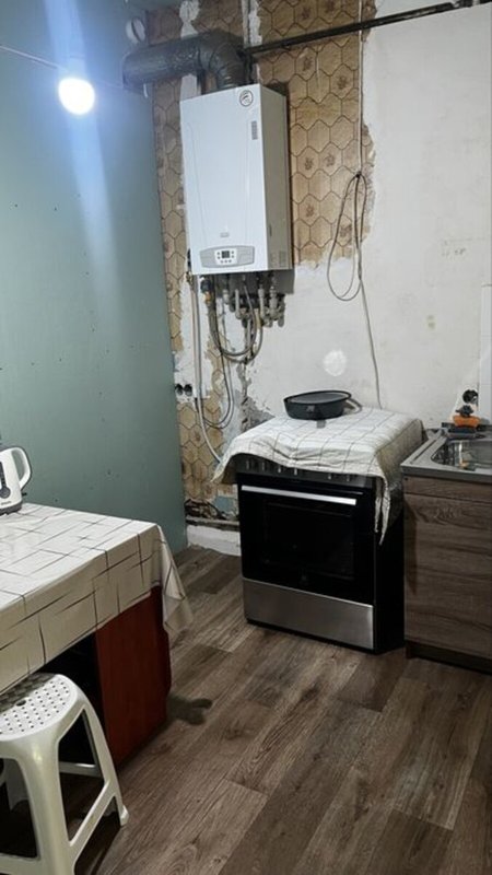 Центр, 2-комнатная квартира с просторными комнатами, индивидуальное газовое отопление, жилое состояние — фото 7