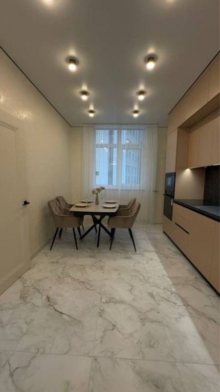 ЖК 67 Жемчужина 2-спальневая 63 м² Краснова: 15 этаж, вид на ипподром и море, ремонт в стиле «никто не жил», мебель на заказ, техника Samsung — новый фонд 2025 года. — фото 2