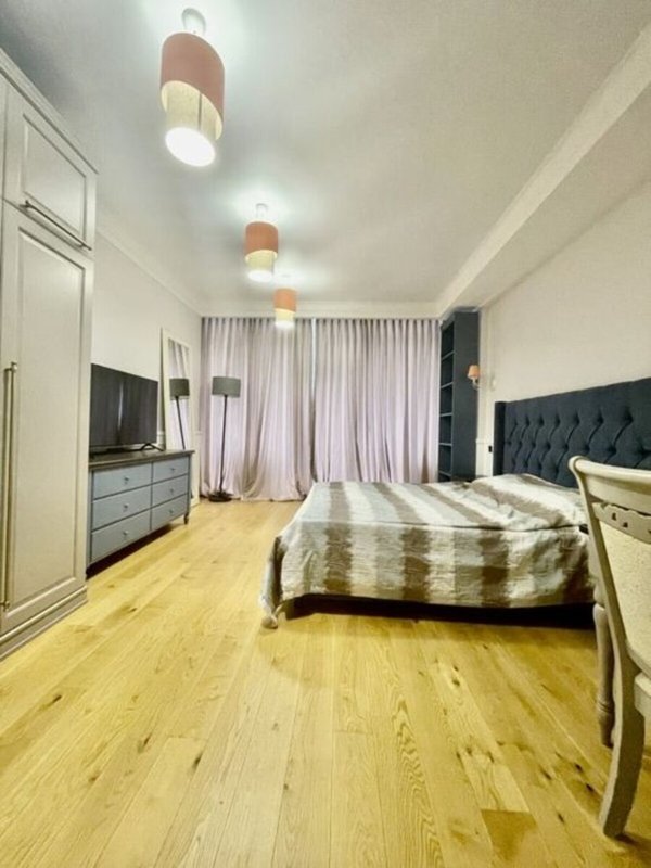 ЖК Париж элитная 3-комнатная 140 м²: 5 этаж, прямой вид на море, авторский проект, кухня-студия и 2 спальни, 2 гардеробные, семейный паркинг на 2 авто — премиум-локация. — фото 9