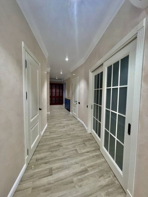 ЖК Париж элитная 3-комнатная 140 м²: 5 этаж, прямой вид на море, авторский проект, кухня-студия и 2 спальни, 2 гардеробные, семейный паркинг на 2 авто — премиум-локация. — фото 6