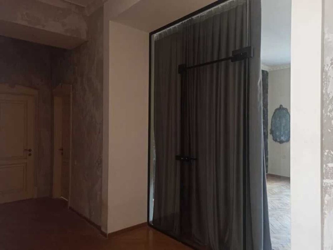 Центр Малая Арнаутская пентхаус 338 м²: памятник архитектуры, 2 уровня, 5 комнат, паркет, потолки 3 м, вид на город, парк Шевченко и море рядом. — фото 2