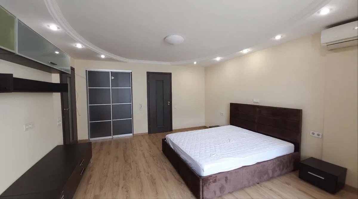 Слободка ул. Сергея Ядова просторная квартира 50 м²: большая кухня, раздельный санузел, гардеробная, фильтрация воды, шторы блэкаут — готова к жизни. — фото 4