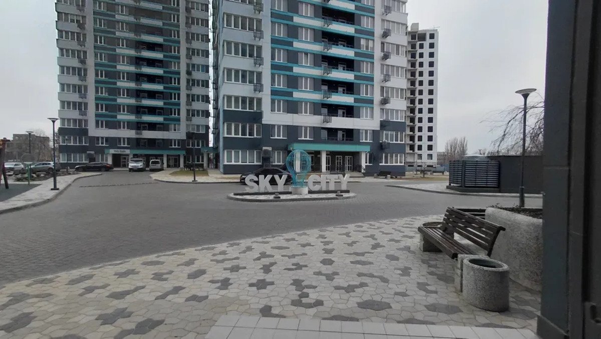 ЖК Скай Сити 3-комнатная кухня-гостиная — фото 2