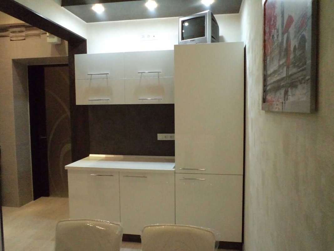 Оперный театр Ришельевская 88 м² потолки 3,5 м 3-комнатная 88 м² капитальный ремонт — фото 10