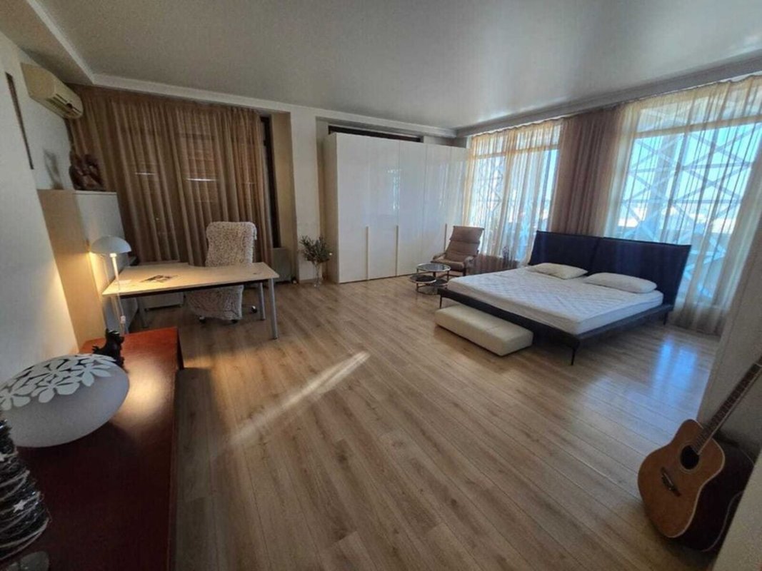 Продаж квартири 3-кімн., 120 м², Приморський — фото 2