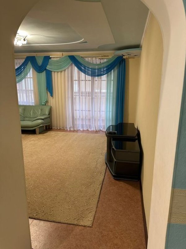 Академика Королёва, 3 комнаты, Кирпичный дом, газ, 77 м², мебель и техника остаются — фото 3