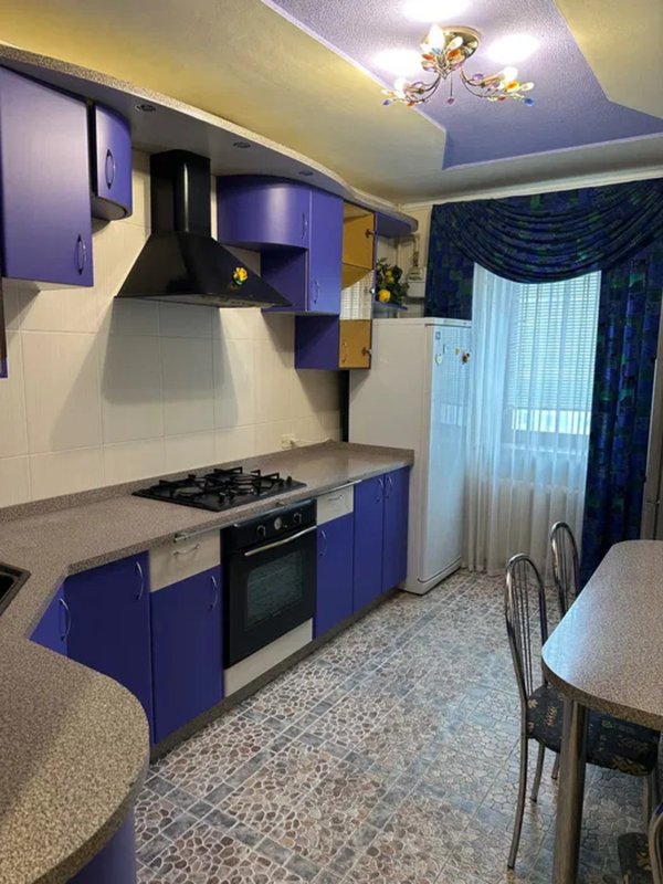 Академика Королёва, 3 комнаты, Кирпичный дом, газ, 77 м², мебель и техника остаются — фото 1