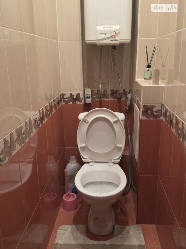 Проспект Небесной Сотни — 3-комнатная 65,8 м² с гардеробной и кладовой, большая лоджия — фото 12
