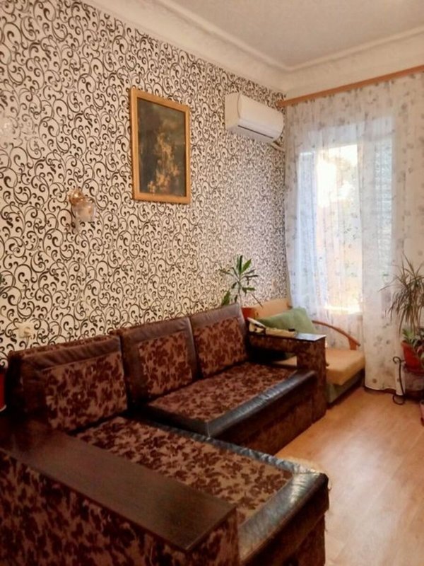 Старосенная / Привоз — 2-к с AГВ, фасадные окна — фото 1