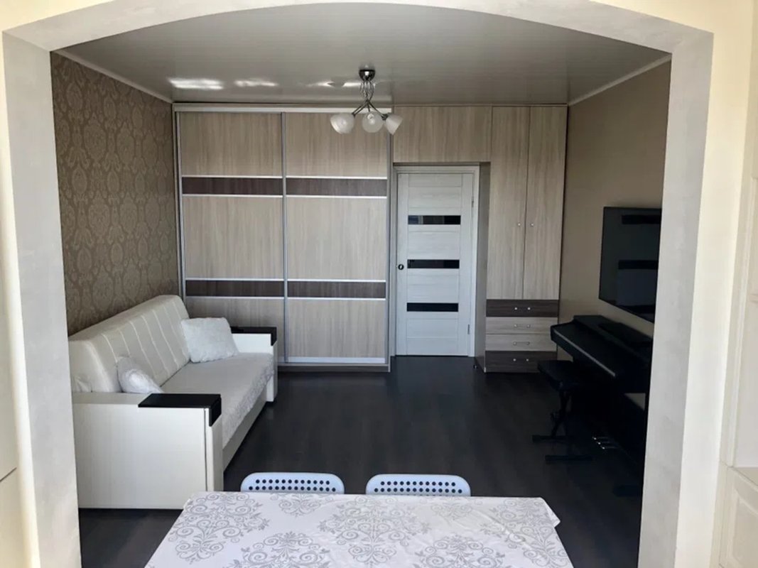 54 м², кухня-гостиная + спальня — ул. Старицкого, кирпичный дом — фото 10