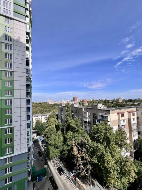 просп. Гагарина — ЖК «4 Сезона», 3К 100 м² + кладовка, вид на центр — фото 4