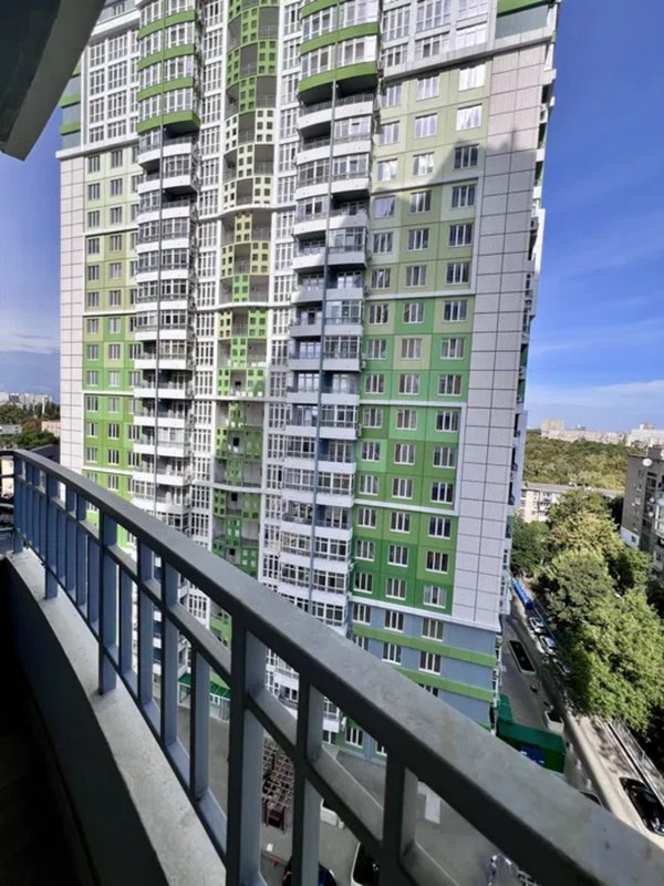 просп. Гагарина — ЖК «4 Сезона», 3К 100 м² + кладовка, вид на центр — фото 2