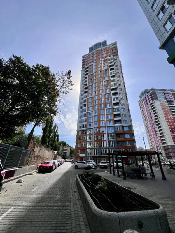 просп. Гагарина — ЖК «4 Сезона», 3К 100 м² + кладовка, вид на центр — фото 1