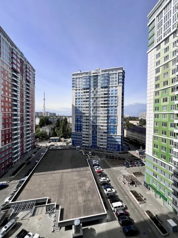 просп. Гагарина — ЖК «4 Сезона», 3К 100 м² + кладовка, вид на центр — фото 5