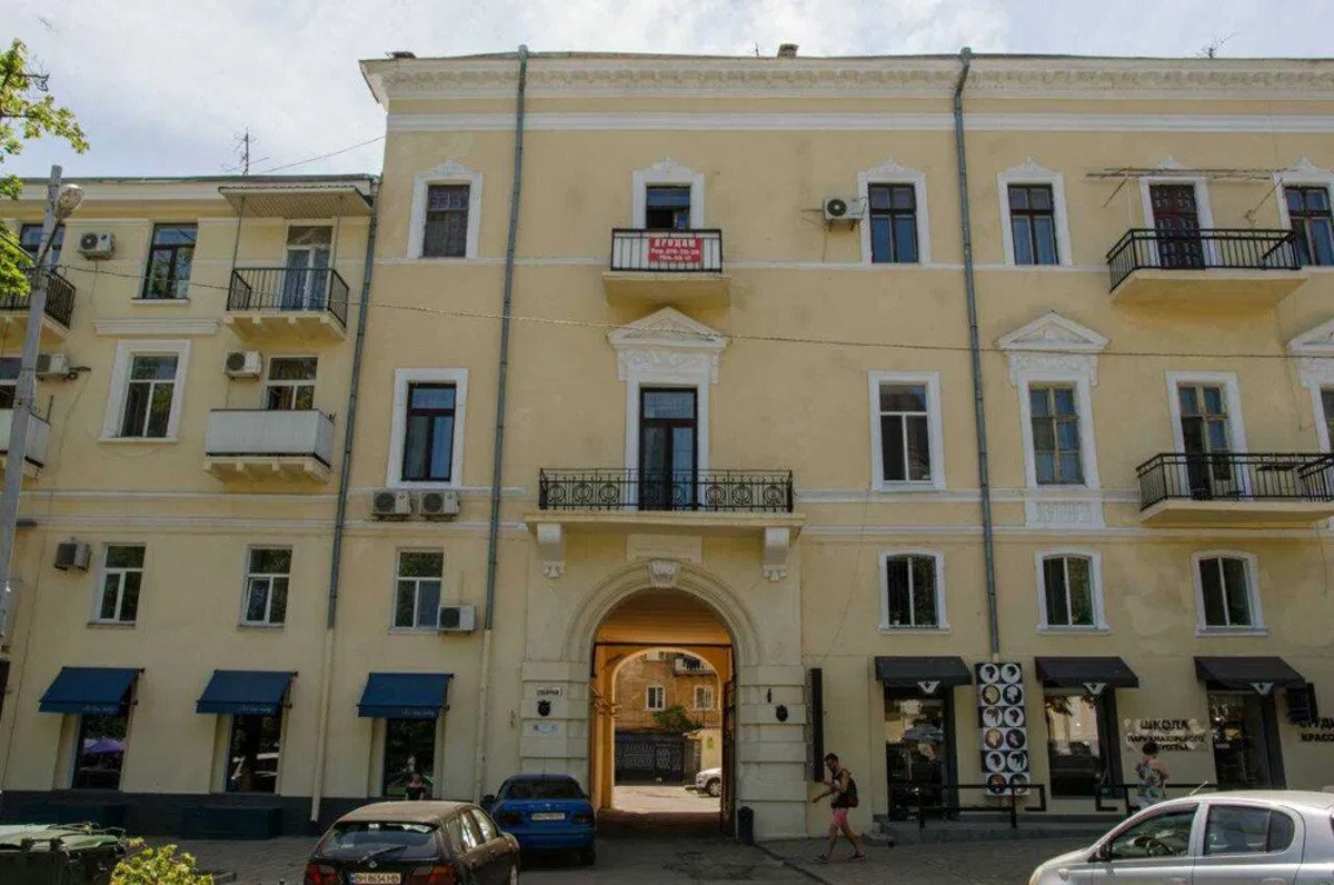 Соборная площадь, исторический дом, двухуровневая квартира — вид на собор и парк — фото 2