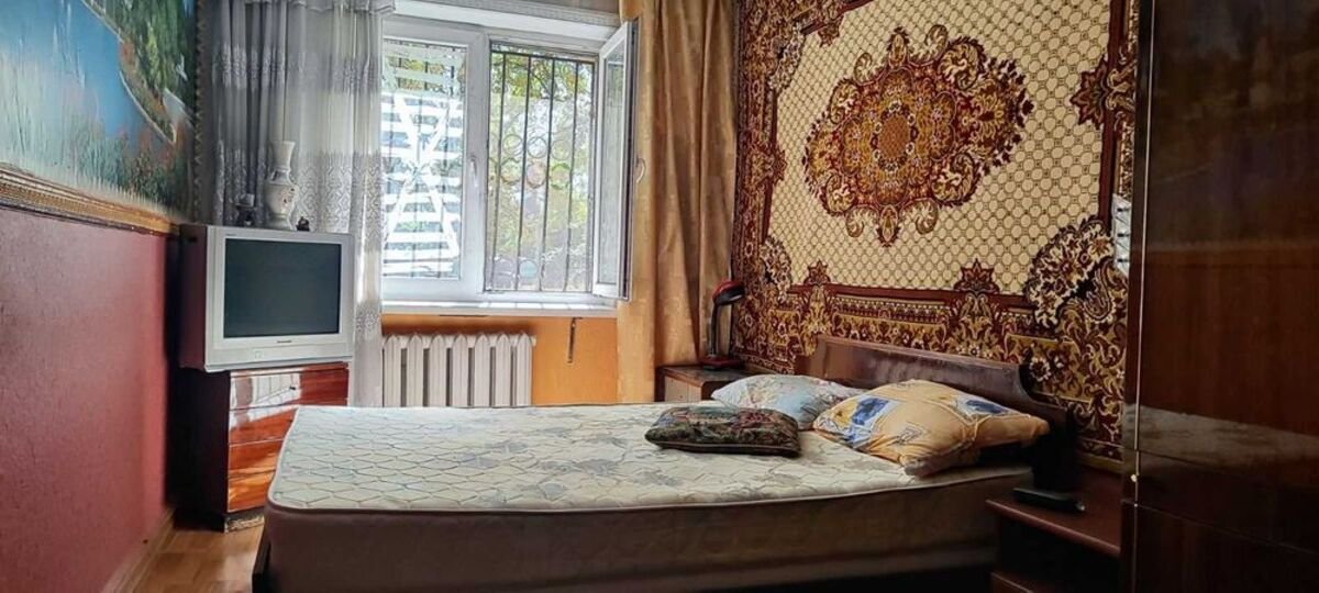 3-к на Черёмушках — первый этаж, раздельные комнаты, большой балкон — фото 1