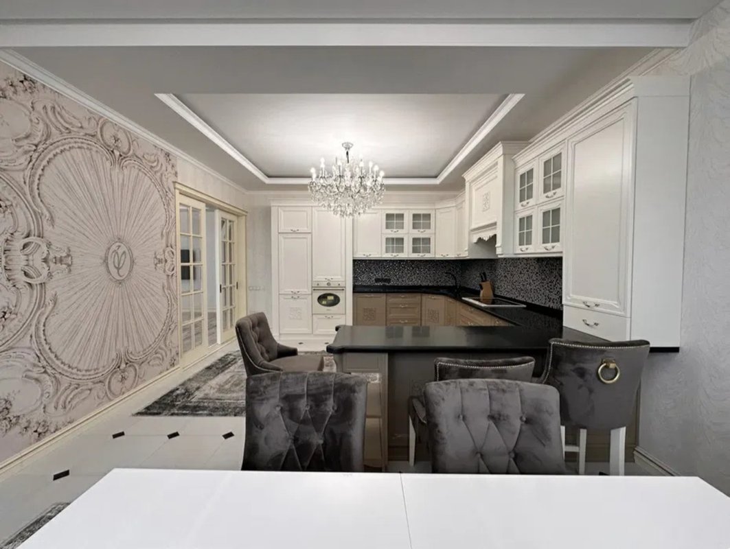 Литературная, ЖК Руслан и Людмила — 3-к 150 м², ремонт, вид моря и парка — фото 1