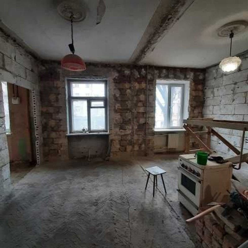 Центр — «сталинка» 64 м², 2/5, фасад, под ремонт — фото 4