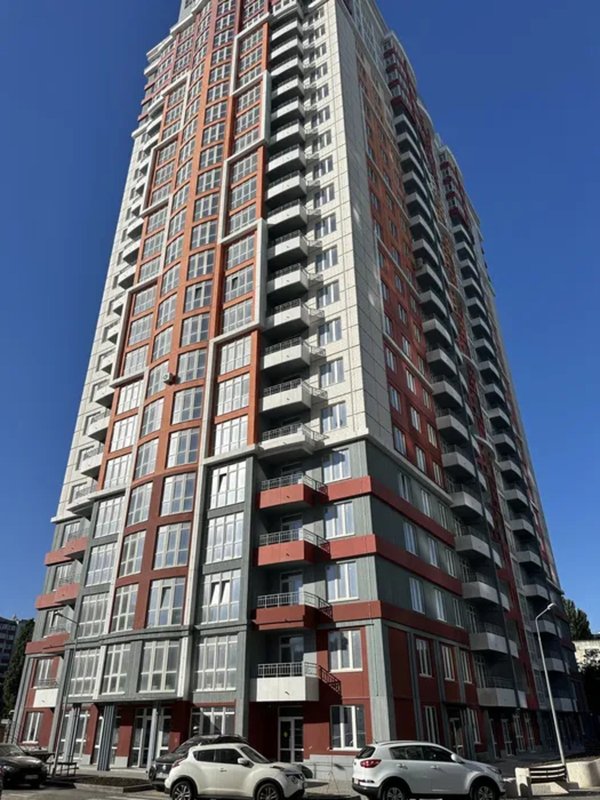 ЖК «4 Сезоны», красный корпус — 2-к 70 м², 2 этаж, готово под ремонт — фото 1