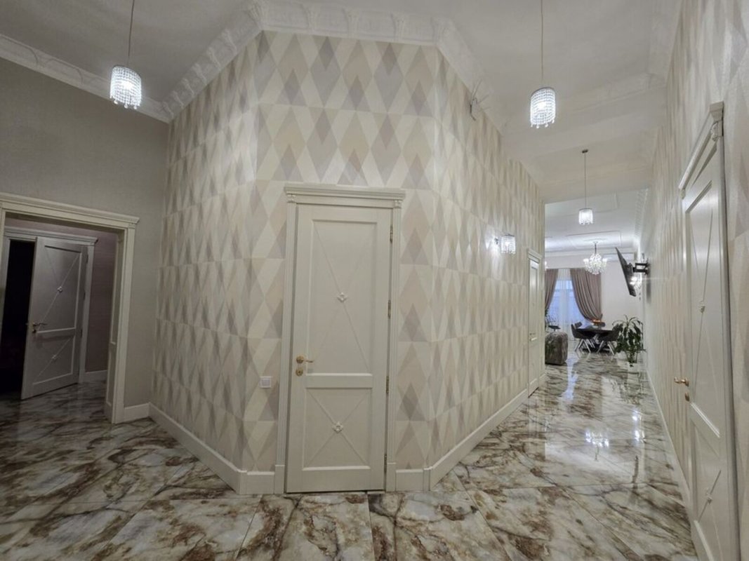 Дом из ракушняка 300 м² у моря: участок 10 соток, потолки 4 м, стены 75 см, крытый бассейн с подогревом, сауна, гараж на 2 авто, подвал 300 м², генератор — авторский люкс. — фото 15