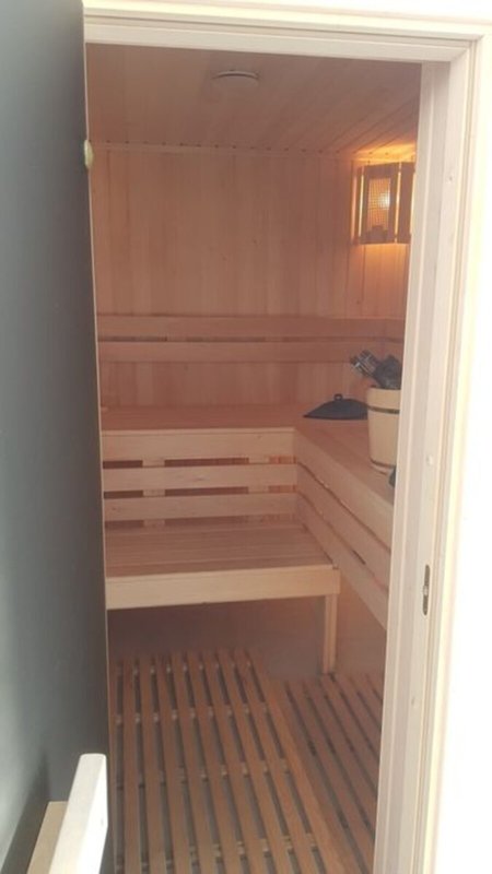 Дом из ракушняка 300 м² у моря: участок 10 соток, потолки 4 м, стены 75 см, крытый бассейн с подогревом, сауна, гараж на 2 авто, подвал 300 м², генератор — авторский люкс. — фото 22