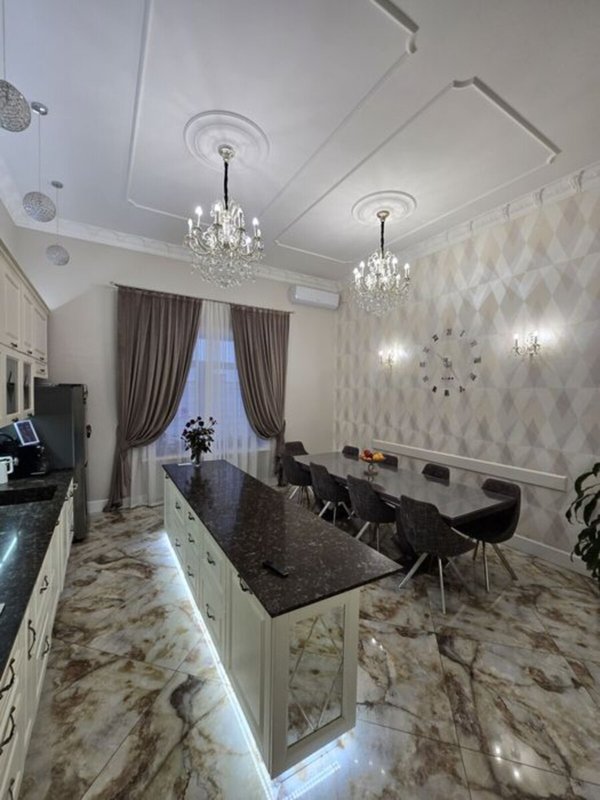 Дом из ракушняка 300 м² у моря: участок 10 соток, потолки 4 м, стены 75 см, крытый бассейн с подогревом, сауна, гараж на 2 авто, подвал 300 м², генератор — авторский люкс. — фото 3