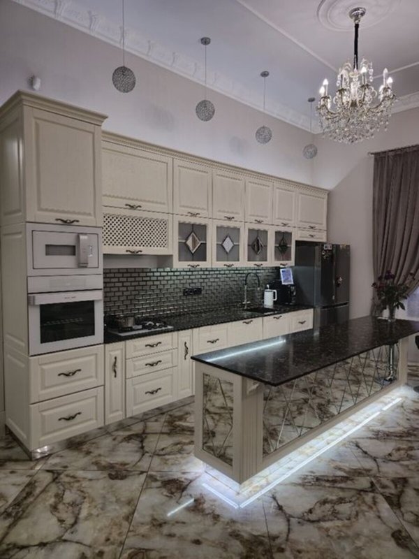 Дом из ракушняка 300 м² у моря: участок 10 соток, потолки 4 м, стены 75 см, крытый бассейн с подогревом, сауна, гараж на 2 авто, подвал 300 м², генератор — авторский люкс. — фото 9