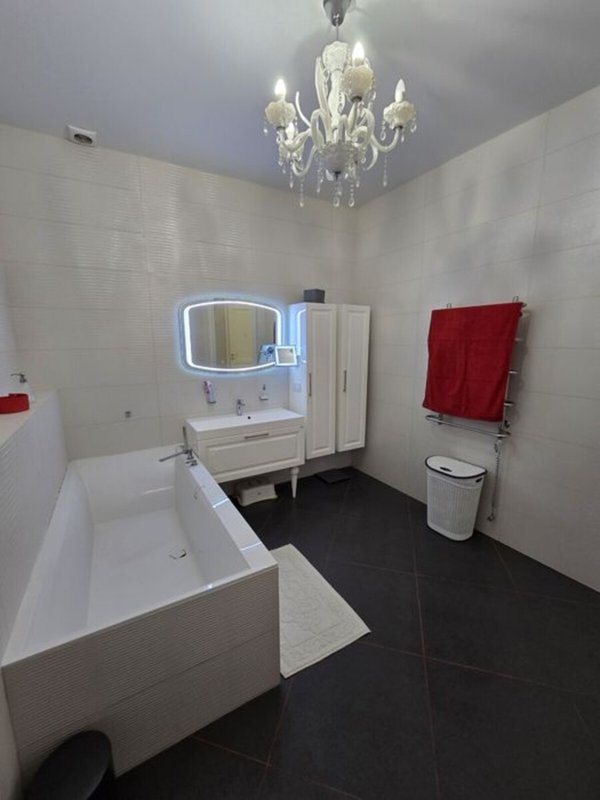 Дом из ракушняка 300 м² у моря: участок 10 соток, потолки 4 м, стены 75 см, крытый бассейн с подогревом, сауна, гараж на 2 авто, подвал 300 м², генератор — авторский люкс. — фото 17
