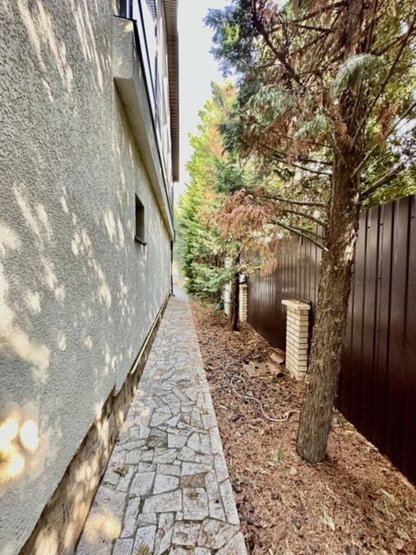 Усадьба на 12 ст. Фонтана 470 м² в закрытом кооперативе: участок 8 соток, 3 уровня + цоколь, 5 спален, бассейн, камин, гараж на 2 авто — элитная локация у моря. — фото 3