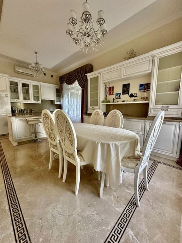 Усадьба на 12 ст. Фонтана 470 м² в закрытом кооперативе: участок 8 соток, 3 уровня + цоколь, 5 спален, бассейн, камин, гараж на 2 авто — элитная локация у моря. — фото 8