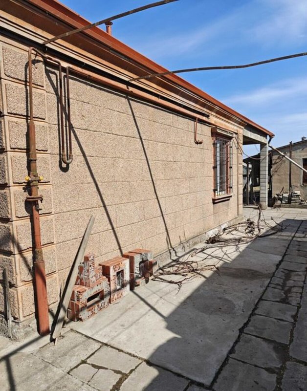 Дом у Куяльника 90 м² на участке 6 соток: ул. Лиманная, 4 комнаты, гостевой домик с газом, подвал, приватизированная земля (госакт) — 15 минут до лимана. — фото 2