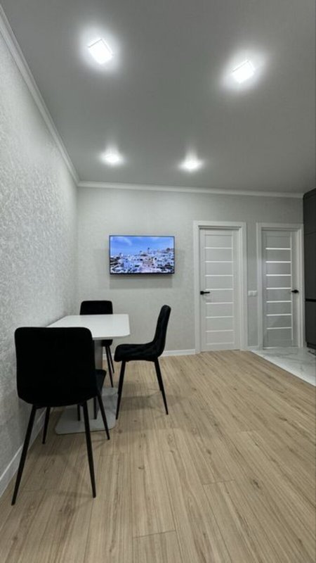 Оренда квартири 2-кімн., 41 м², Київський — фото 2