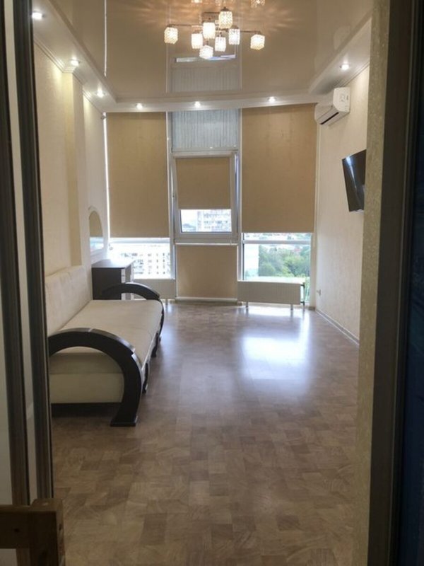 Оренда квартири 1-кімн., 45 м², Київський — фото 1